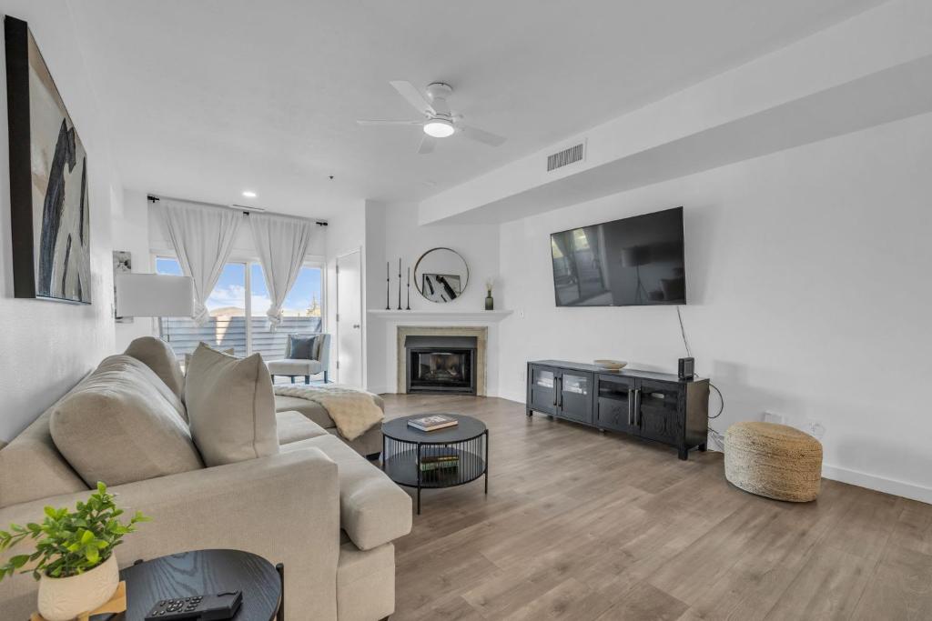 Modern Condo with Slopeside Comfort plus Amenities, Park City