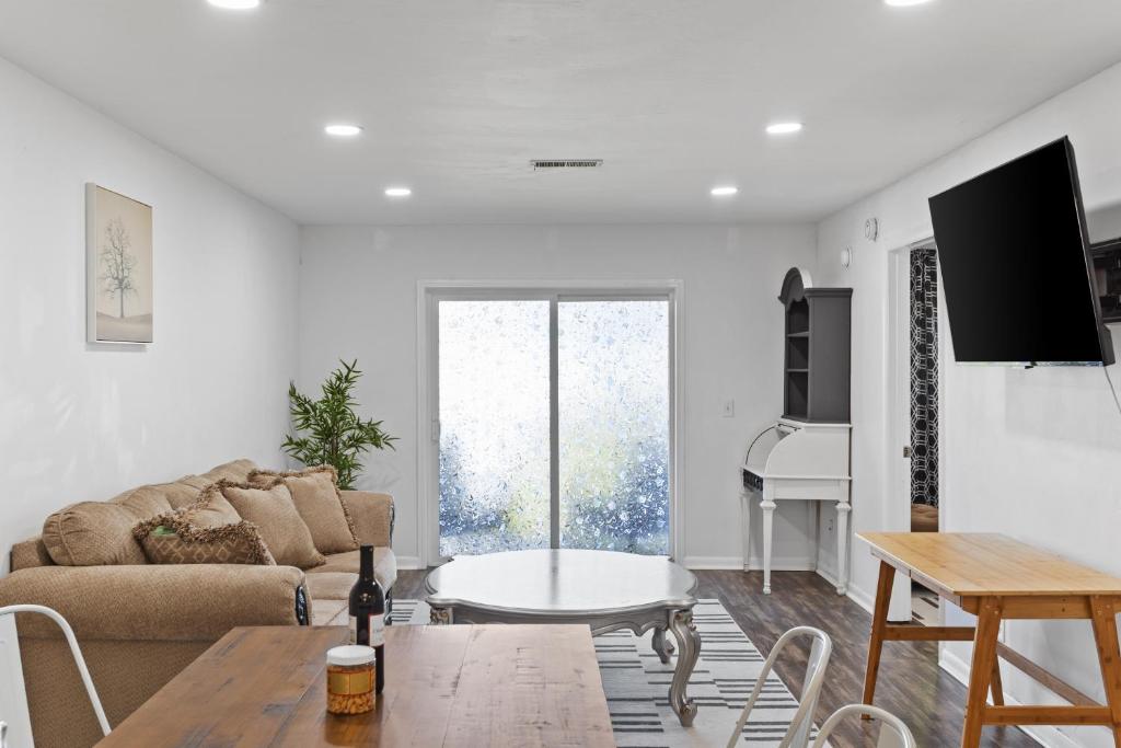 Secure Haven with Top Amenities, Wilmington