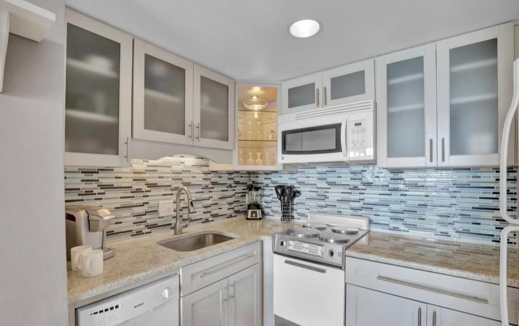 Oceanfront Studio at Golden Sands Perfect Beach Getaway in North Ocean City, Ocean City