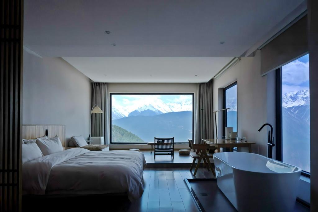 Wake Up In Snow Capped Peaks 내부