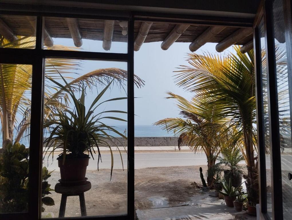 Playa El Silencio House Facing the Sea - 5