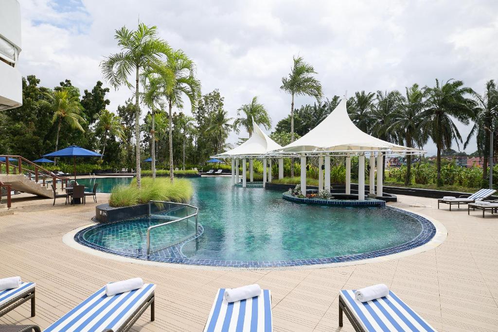 Swimming pool
