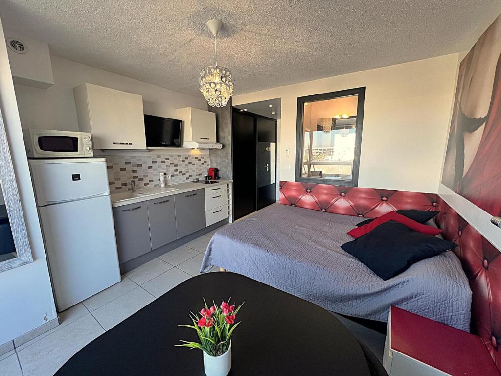 Studio 17C, HELIOPOLIS C au village naturiste, Cap d'Agde