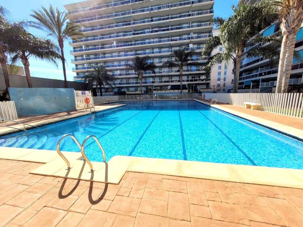 Modern apartment with a big pool and free parking - 2