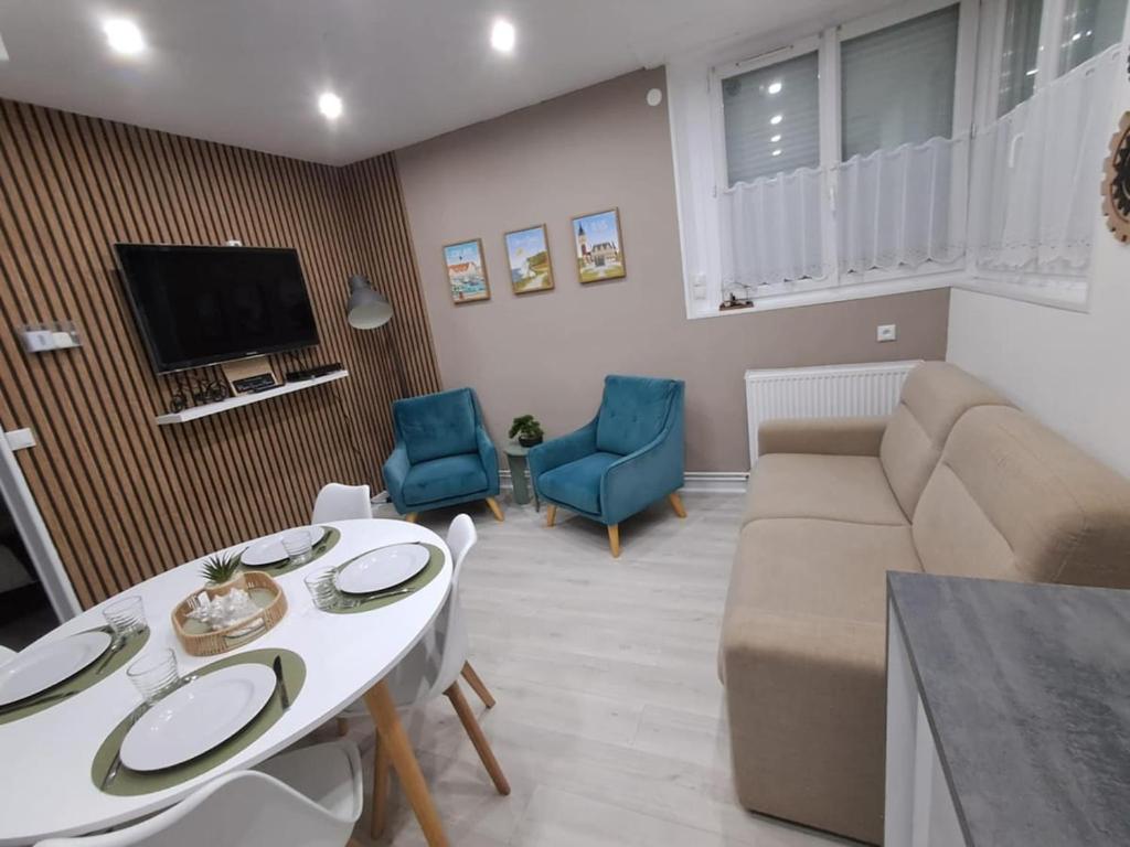 Home Sweet Home - 4