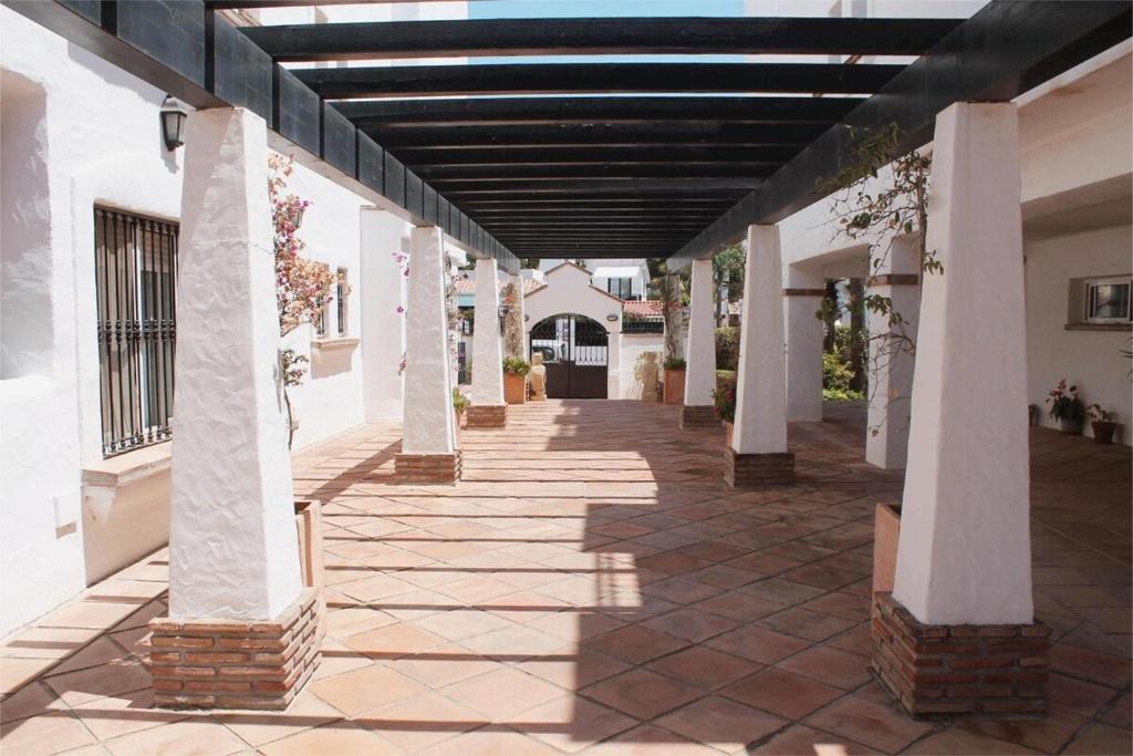 Beachfront Apartment with Parking San Pedro Alcántara Playa 5 MIN Puerto Banús - 4