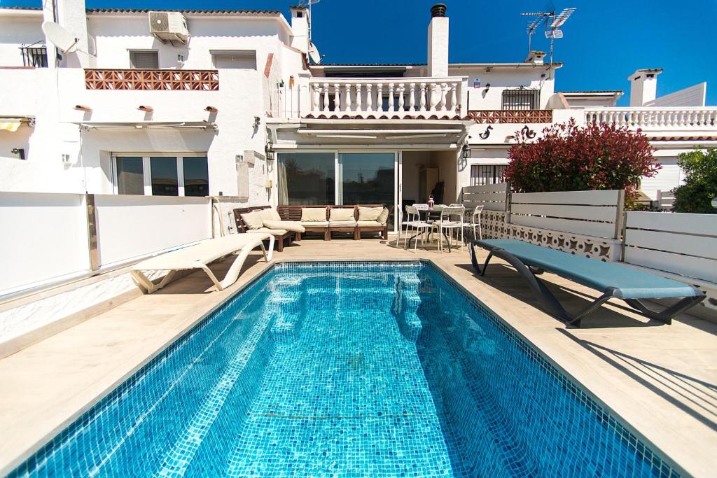 WELCS CASA 240 EMP con piscina y vista al canal - 1