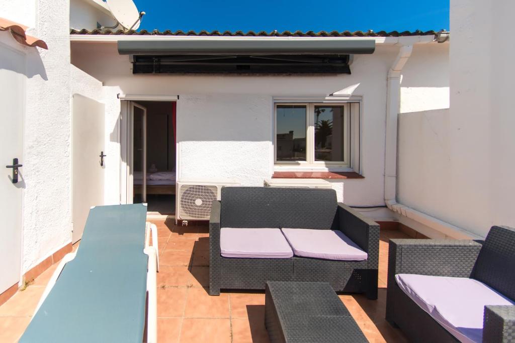 WELCS CASA 240 EMP con piscina y vista al canal - 4