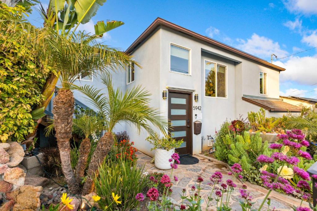 Luxurious Pool & Sauna Home with Beautiful Gardens, San Diego