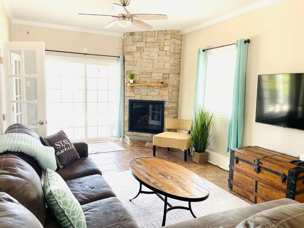 Lakefront Getaway, Wakefield