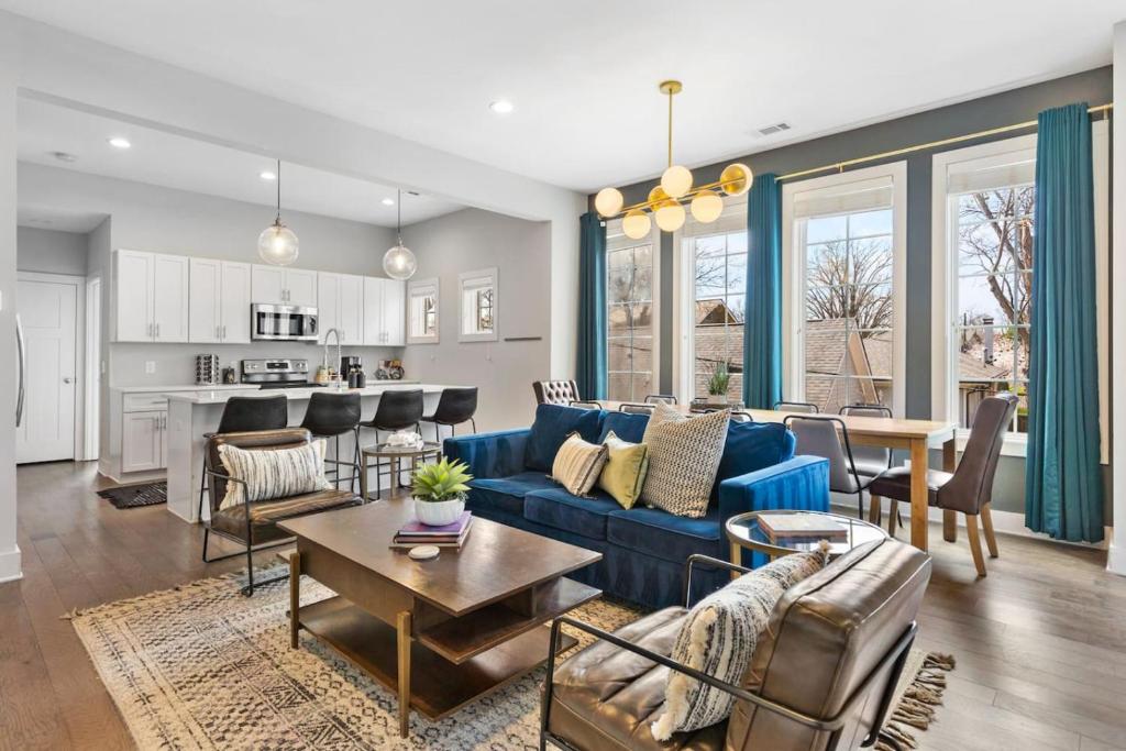 Modern Bliss with Garage by 12 South Restaurants and 2 miles Broadway, Nashville