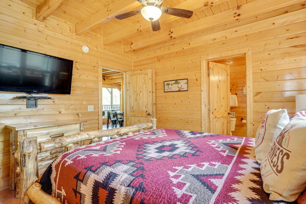 Mountain Dreams Cabin Hot Tub Sauna and Views 전경