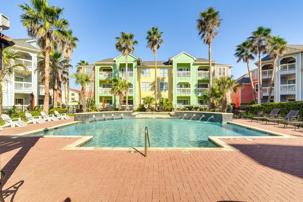 Beachfront Escape in Galveston 2 Pools and Hot Tub, Galveston