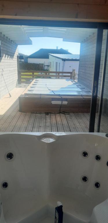 Gîte les caisses en bois et SPA accès PMR -Oslo-, Charmes