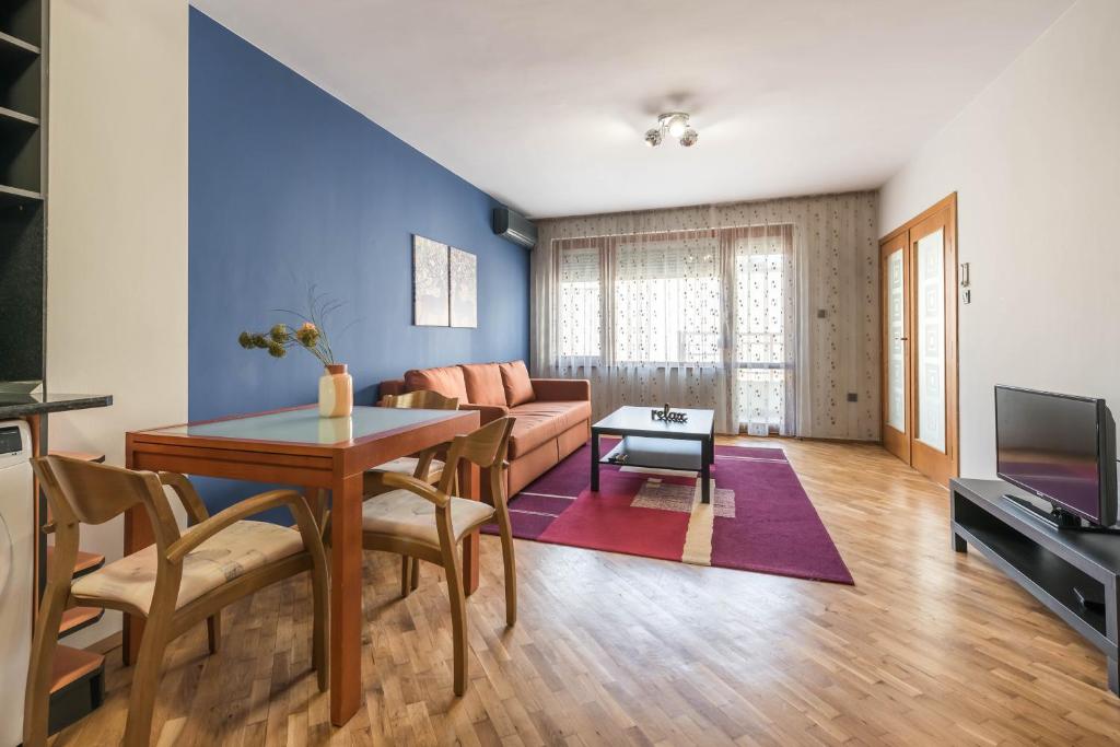 Burov Apartment - artistic apartment in the heart of Varna suitable for up to 4 guests, Varna