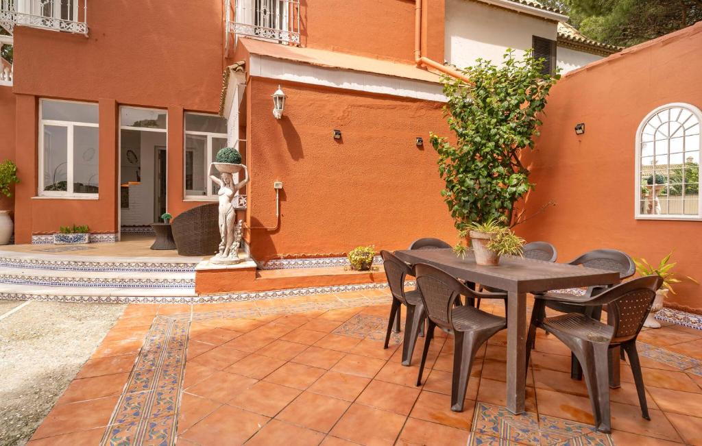 Stunning Home In Chiclana De La Fronter - 2