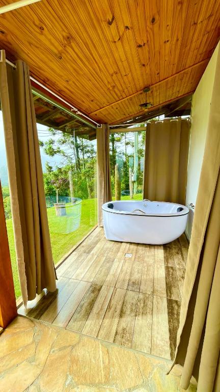 Espaço com hidromassagem lareira e Wi Fi, Gonçalves