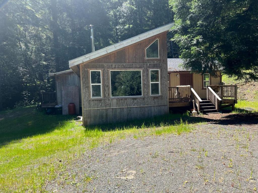 Rustic River Retreat, Whitethorn