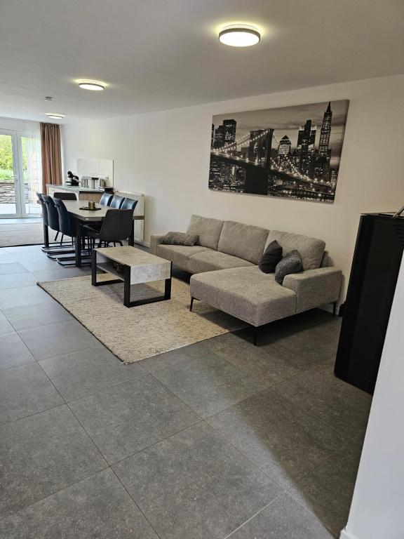 Gribomont Loft, Mellet