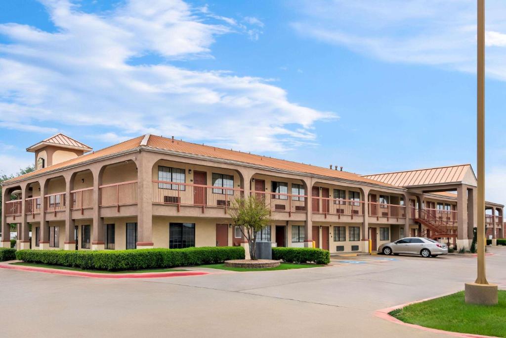 Super 8 by Wyndham Grand Prairie Southwest, Grand Prairie