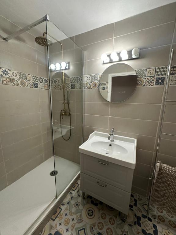 Cozy Apartment Old Antibes - 3