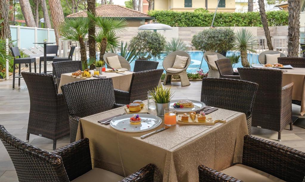 Hotel Alexander — Restauracje i bary in Milano Marittima, Emilia-Romania