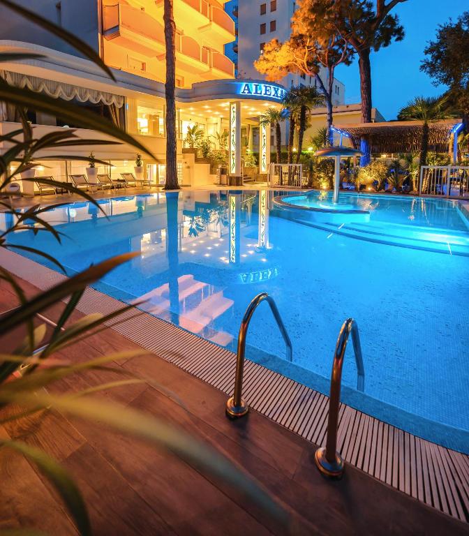 Hotel Alexander — Basen in Milano Marittima, Emilia-Romania