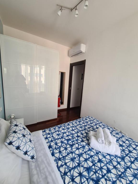 Blue Retreat Modern Apartment near M4 Milan - 3