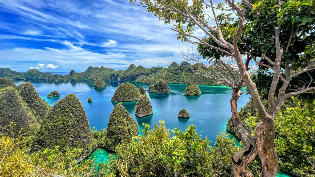 Explores raja Ampat, Pulau Saonek-kecil