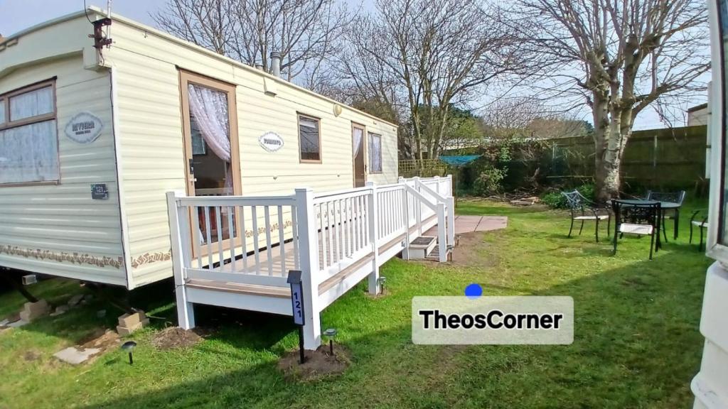 Theos Corner, Hemsby
