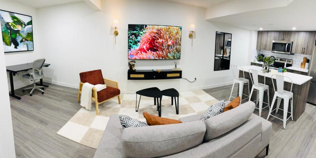 Coziest & Modern Basement Retreat East of Calgary, Chestermere