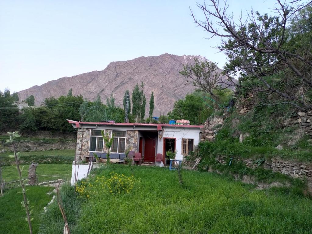 Bagh Rustum Guest House, Holshāl