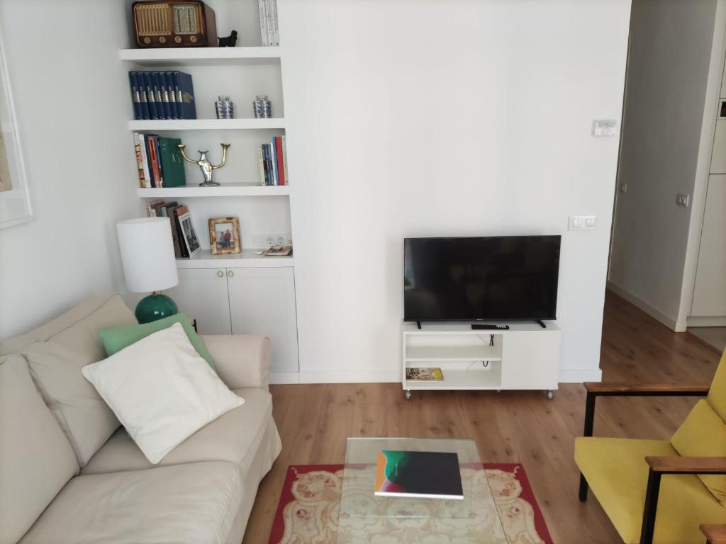 Piso reformado de Lujo de 2 dormitorios y 2 baños - 2