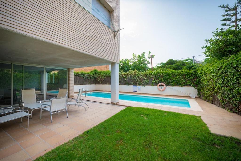Ground floor with garden a few meters from the sea - 2