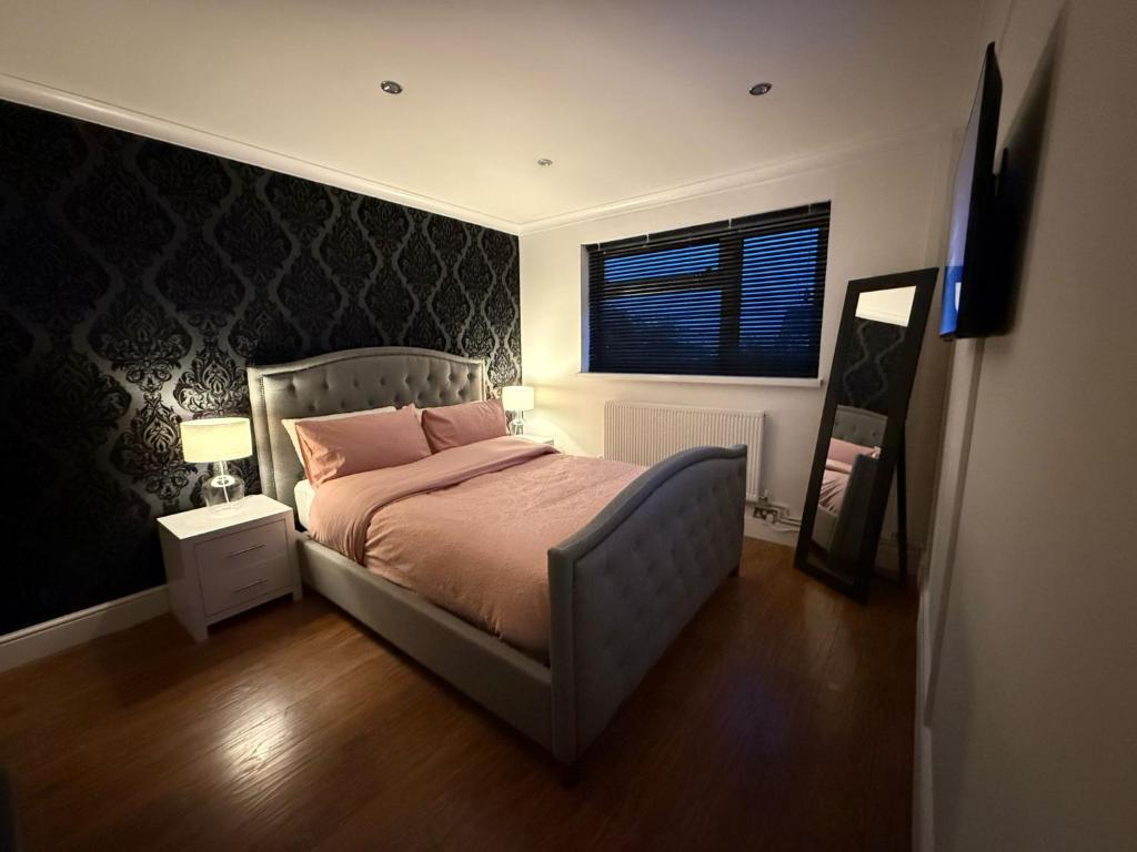 Stylish & Cosy Home in Bridgend with free parking, Coity