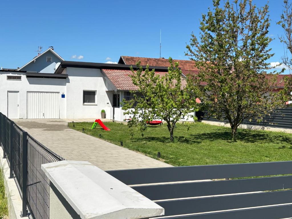 Kod Dide - entry with pin 0-24h, Slavonski Brod