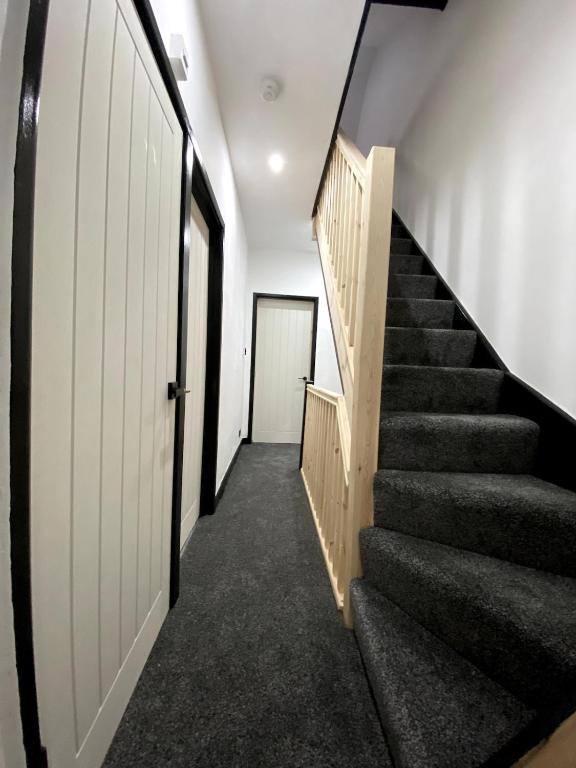 Cardiff Central Home Sleeps 11, Cardiff