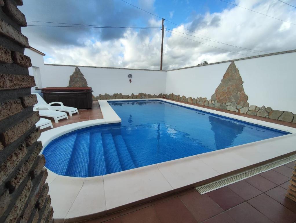 Encantador chalet con piscina - 2