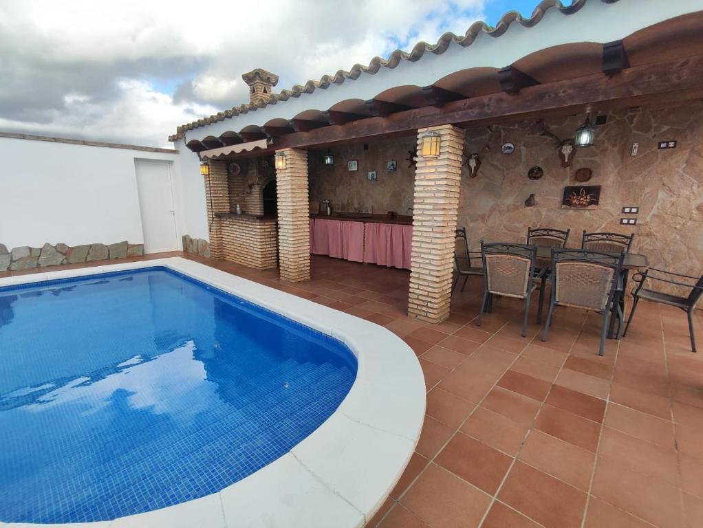Encantador chalet con piscina - 3