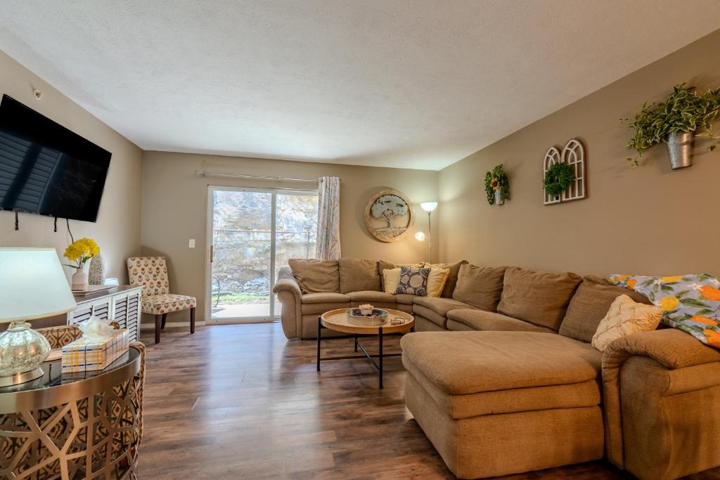 Walk-In - Near the 76 Strip - Outdoor Pool - FREE TICKETS INCLUDED - V2961-2, Branson