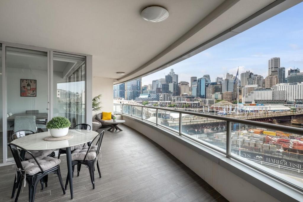 Modern 2BR 2Bath Darling Harbour Views, Pool, Parking, Spa & Gym, Sydney