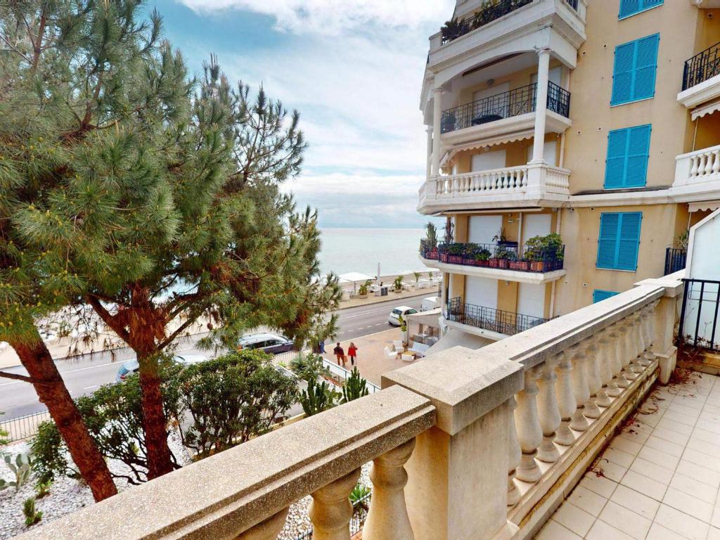 Grand 3P Centre Menton avec Terrasse, Parking et Piscine - FR-1-196-379 - 1