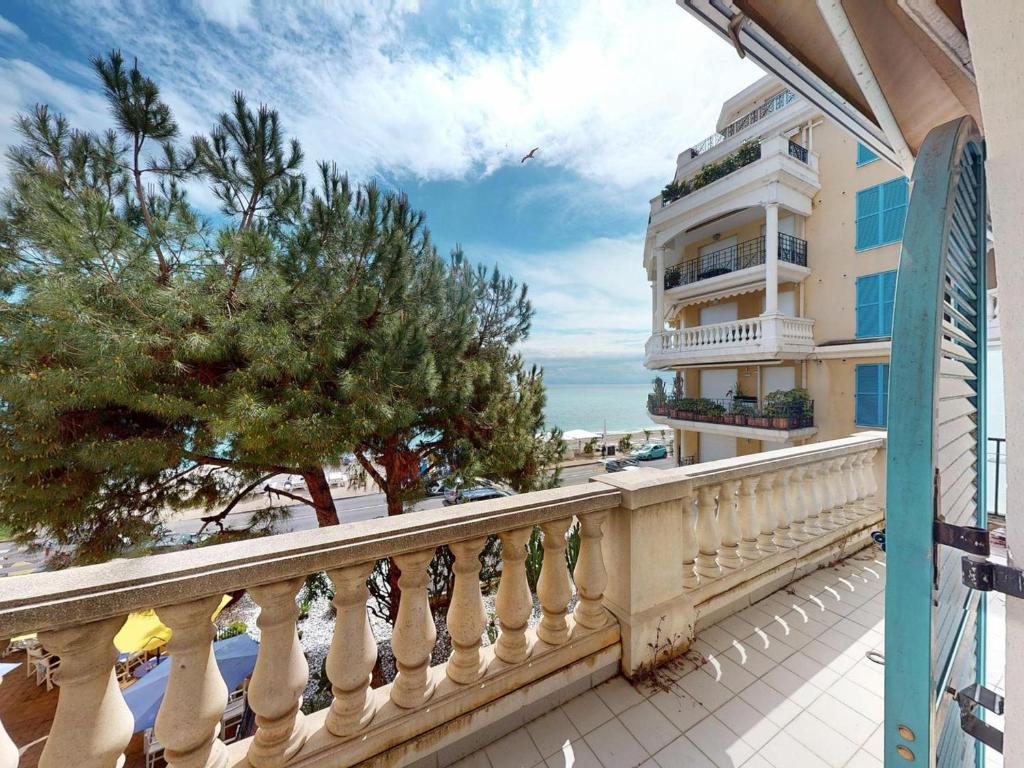 Grand 3P Centre Menton avec Terrasse, Parking et Piscine - FR-1-196-379 - 3