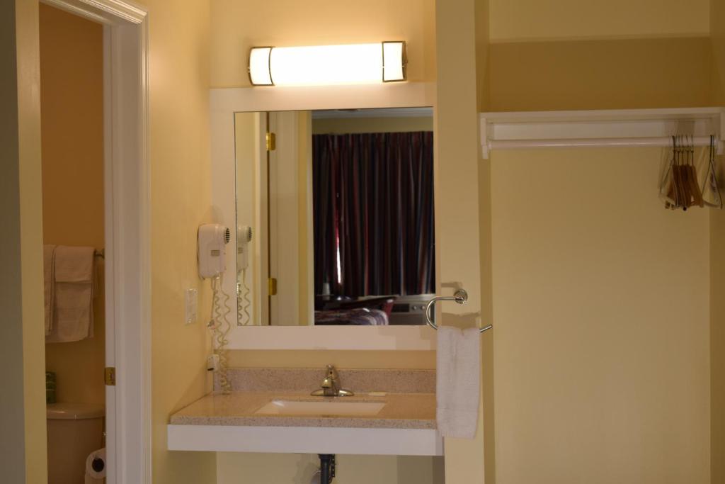 Top Hill Motel photo