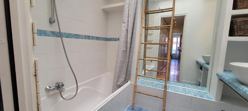 Spacious apartment, center, close to beach and train station - 3
