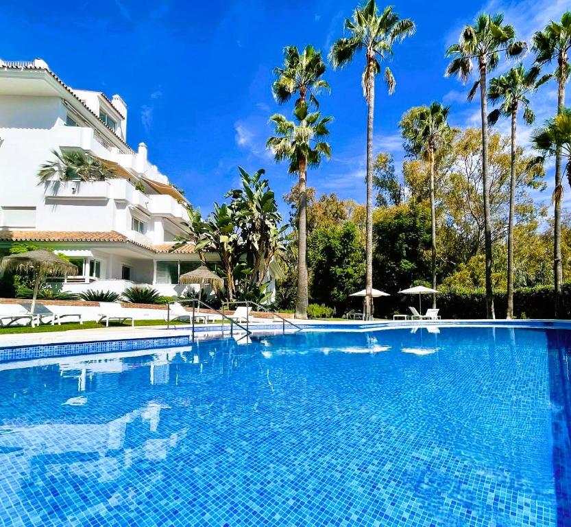 Penthouse Sea Views in Marbella Golden Mile, Puente Romano Area, Marbella