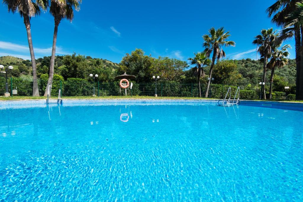 RentAndHomes Reserva de Marbella - 2
