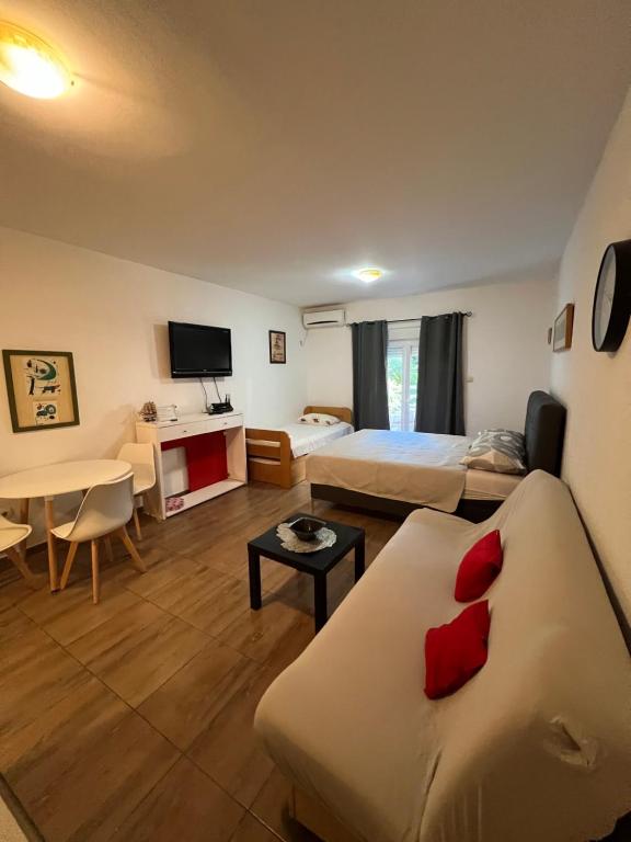 Quiet Studio in Becići-Next to Hotel Mediteran- Garage free - 4
