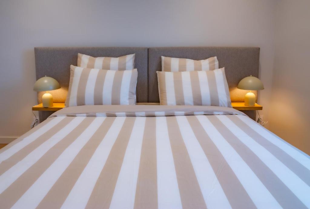 #301- Heart of Vieil Antibes - Place Nationale-High-End Newly Renovated & Furnished Appartment - 3