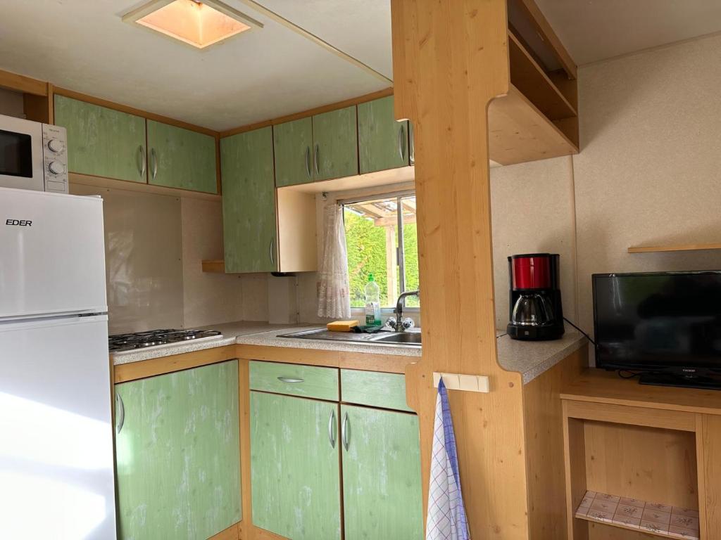 Mobil-home à quelques mètres du lac d'Aiguebelette - 3
